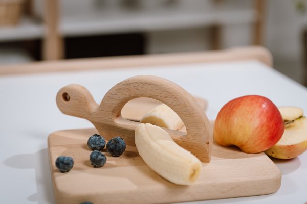 Chopping board with Turtle knife in action