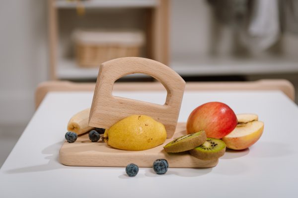 Chopping board with GRAB knife in a setting