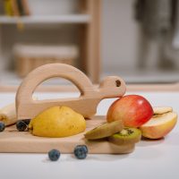 Chopping board with TURTLE knife in a setting