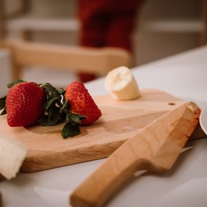 Chopping board with knife in a setting