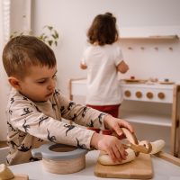 Chopping board with Turtle knife in action