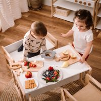 Chopping board with the three knives with children