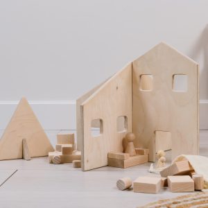 FAMILY Small Doll house with wooden figures close up