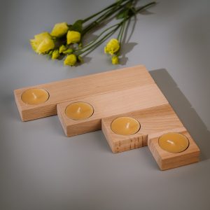 Wooden tealight holder set in NATURAL laid out